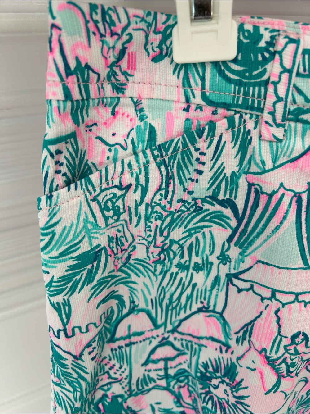 Lilly Pulitzer Buttercup Shorts Camelflage and Etta tee - Picture 4 of 8